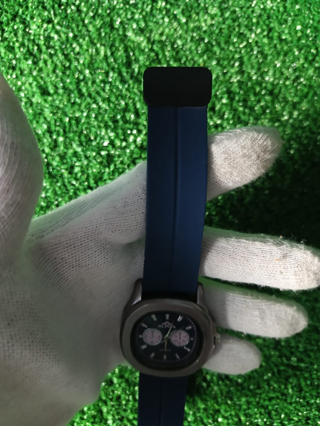 Alph New Stylish Men's watch with Magnetic Mesh Lock